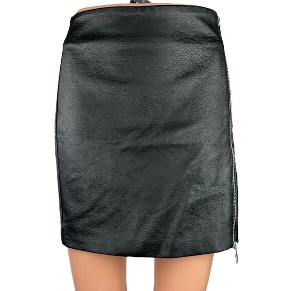 H&M Divided Black Faux Leather Flat Front Zipper Pencil Straight Mini Skirt 2 - Picture 1 of 5